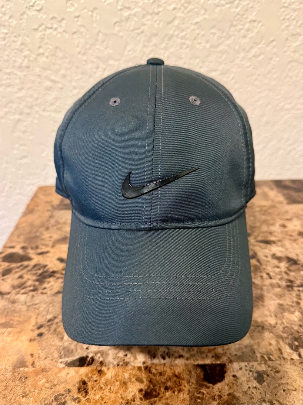 NIKE GOLF HAT